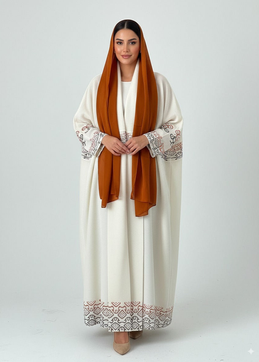 عباية ملوّنة | أبيض مُصمَّم
