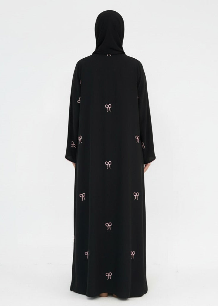 عباية سادة | أسود بشريط زهري