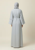 عباية سادة | رمادي مزهَّر